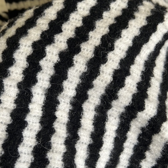 Cozy Banana Republic Sweater - Picture 5 of 6